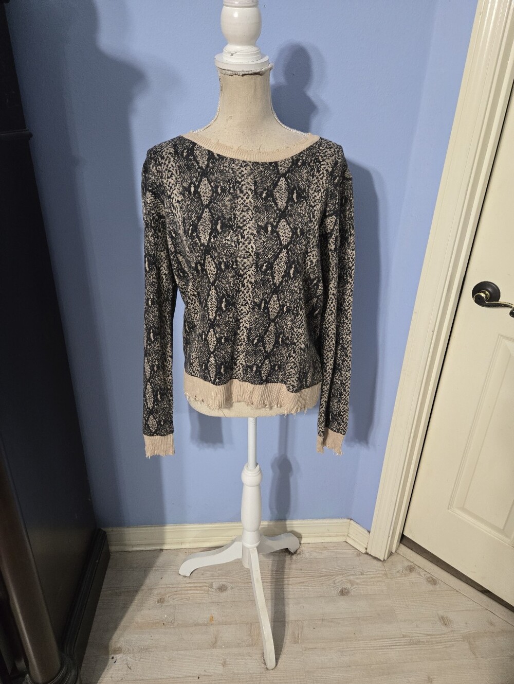 Fate Medium Womens Sweater